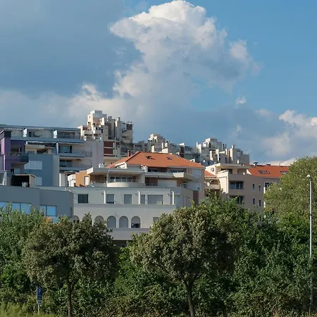 Гостевой дом Luxury Near The Beach2